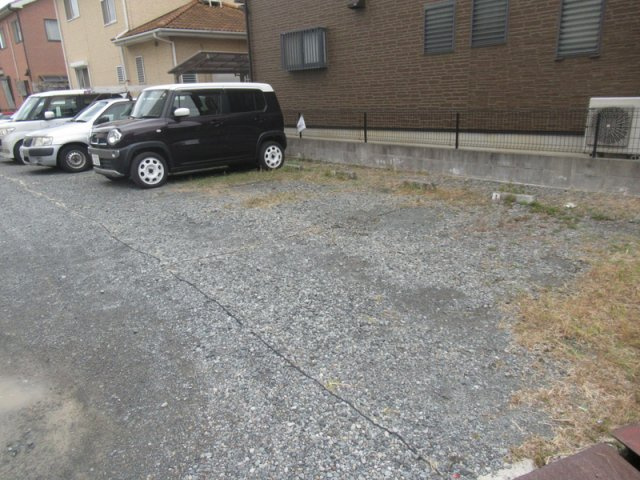ウエストリバーの駐車場