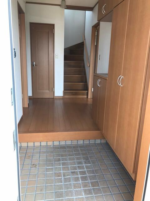 太田市大原町中古住宅の玄関