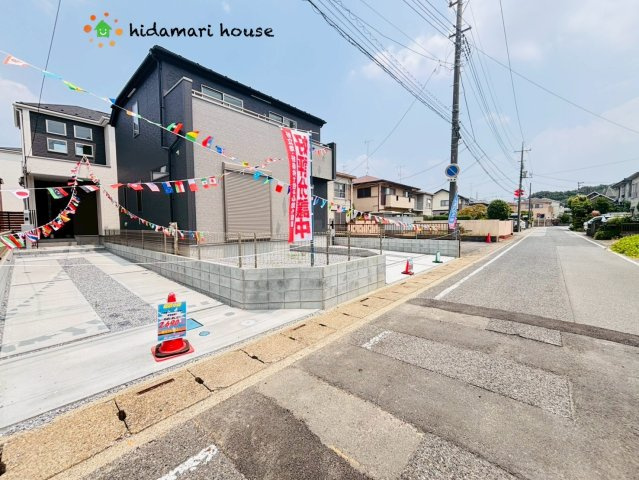 蓮田市西新宿　9期　新築戸建　グラファーレ03の前面道路含む現地写真