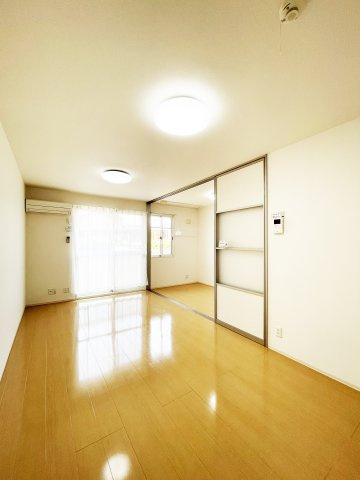 ディアコート弐番館の居間・リビング