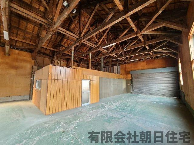 【その他】 | 矢田町倉庫・事務所 | 写真左手が事務所スペース