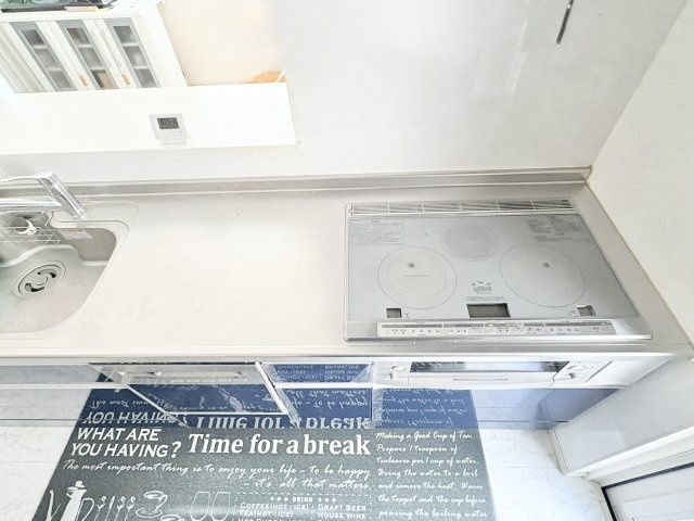 売中古戸建　中央区半田山三丁目のキッチン|コンロはIHで安心、安全です。食洗器もついています。