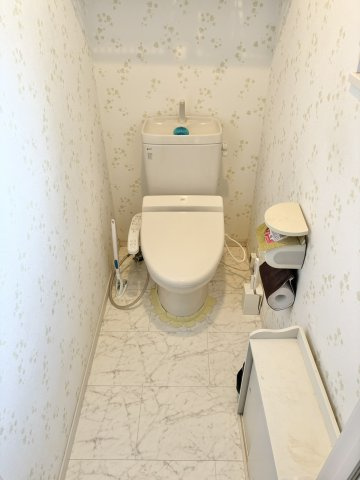 売中古戸建　中央区半田山三丁目のトイレ|1階のトイレ。2階にもトイレ完備されています。
