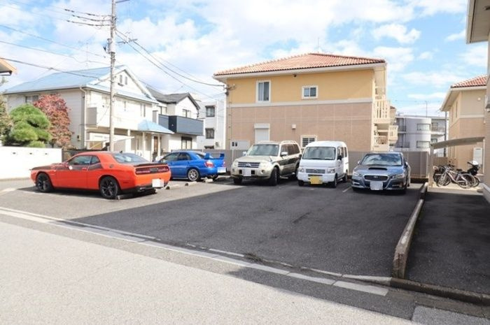 ラシュレメゾン・　Ａの駐車場