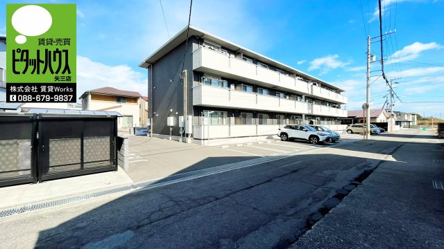 徳島市八万町法花のアパート