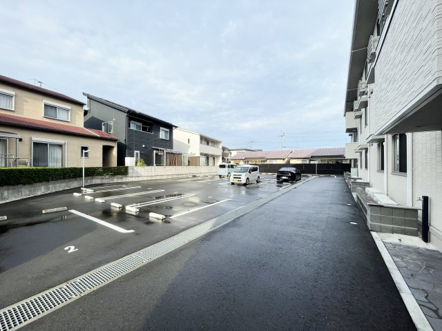 徳島市八万町法花のアパートの駐車場