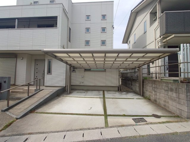 黒笹いずみ3丁目戸建の駐車場