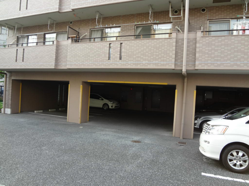 パレスロゼの駐車場