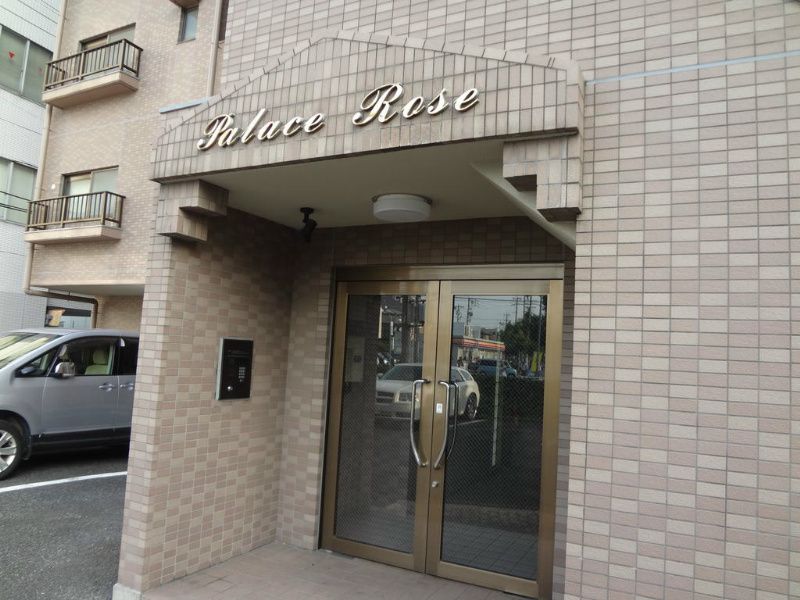 パレスロゼのエントランス