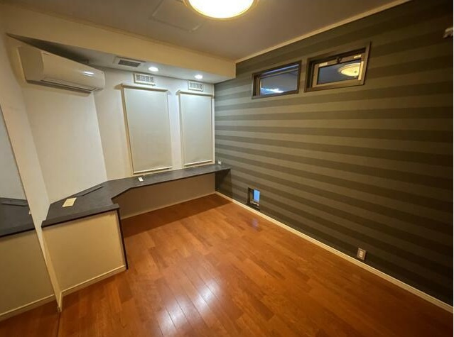 居相１丁目　戸建の洋室