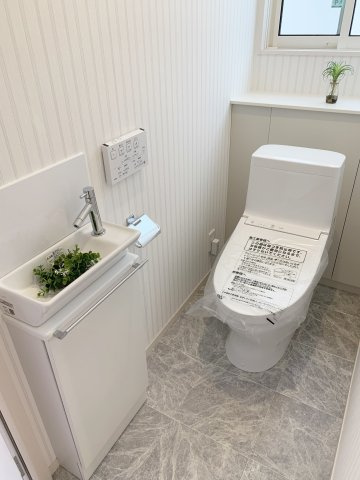 舞多聞西　一戸建てのトイレ