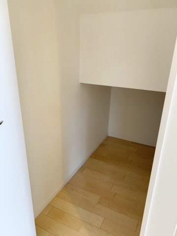 舞多聞西　一戸建ての収納|階段下収納