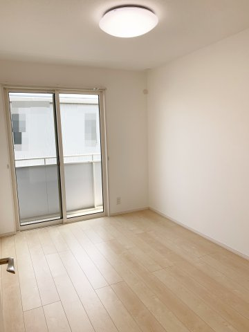 舞多聞西　一戸建ての洋室