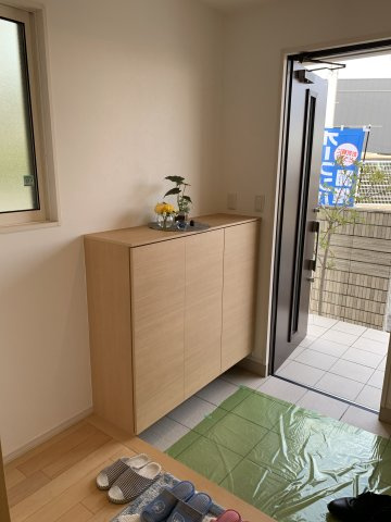 舞多聞西　一戸建ての玄関