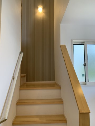 舞多聞西　一戸建てのその他|階段