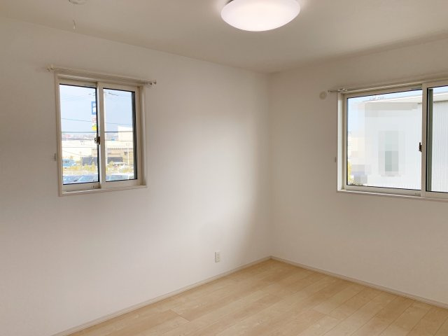 舞多聞西　一戸建ての洋室