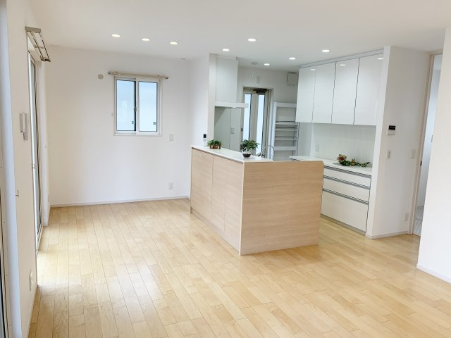 舞多聞西　一戸建ての居間・リビング