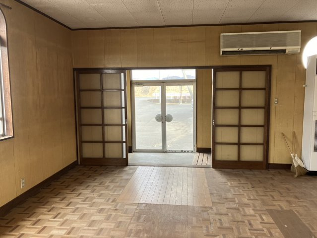 桐生市広沢町事務所・倉庫の内装|1F入口