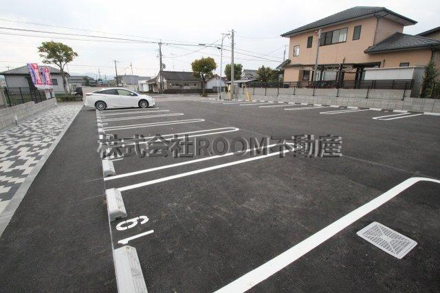 グレイスルピナスの駐車場|駐車場があります