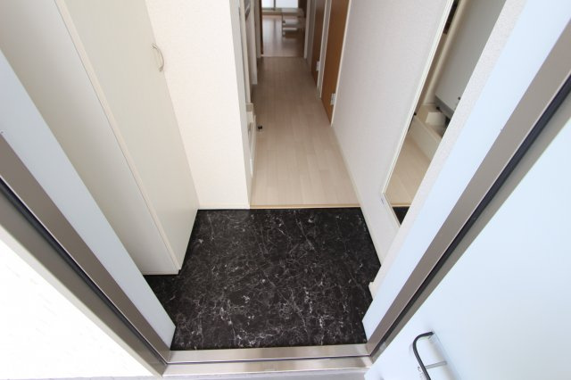 クレイノＭＩＹＡＢＩの玄関