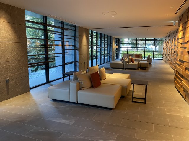 HARUMI　FLAG　SUN　VILLAGE　C棟のエントランス