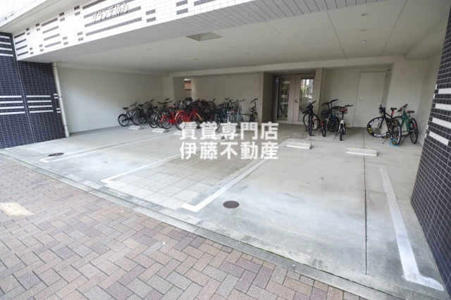 グランデ浄心の駐車場