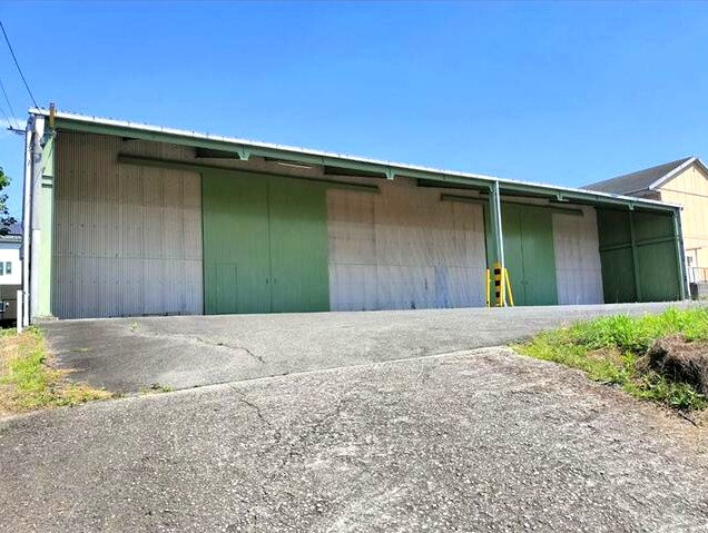 朝日町森畔　貸倉庫の外観