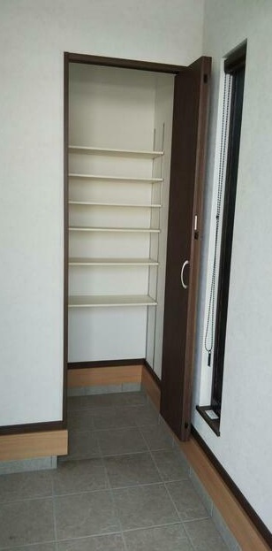 東温市南方の収納