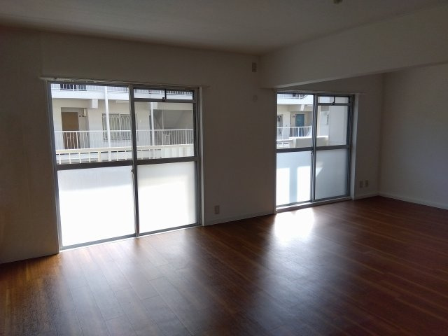 サンハイム登呂B棟　静岡市駿河区下島の居間・リビング