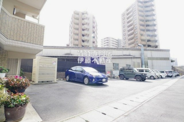 JINの駐車場