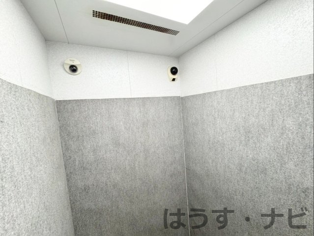 ロワールマンション篠栗の防犯設備|エレベータ内には防犯カメラあり!