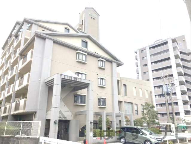 ロワールマンション篠栗のエントランス|スロープや手すり付きで、誰にとっても使いやすい安心のバリアフリー配慮！