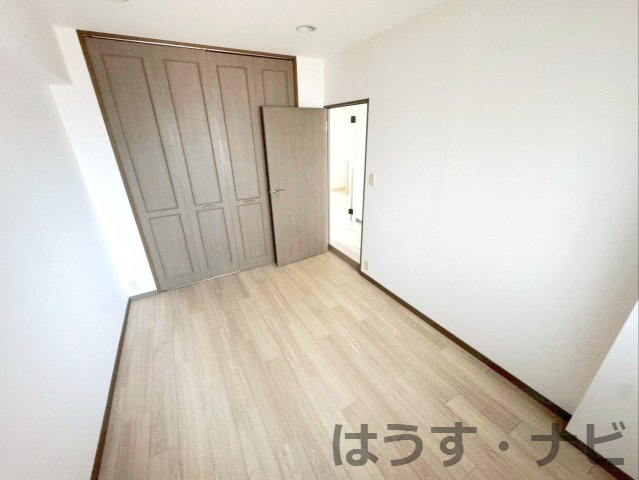 ロワールマンション篠栗の洋室|約5帖の洋室です！クローゼット付きです！