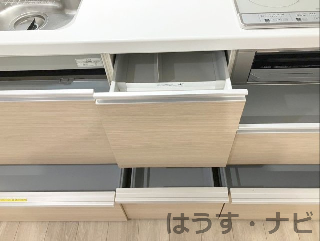 ロワールマンション篠栗のキッチン|収納スペース豊富で嬉しいですね！