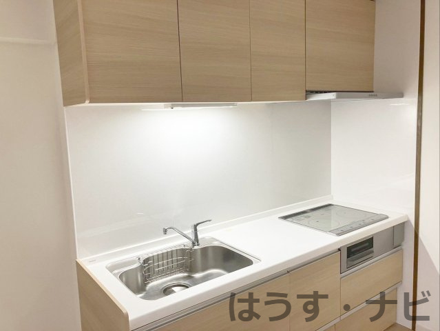 ロワールマンション篠栗のキッチン|吊り戸棚もあり収納スペース豊富なキッチンです！
システムキッチンでお手入れしやすいところもポイントです！