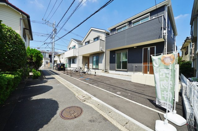 【横浜市瀬谷区三ツ境166-8全3棟新築戸建て】★仲介手数料無料★（三ツ境小学校・原中学校）の前面道路含む現地写真