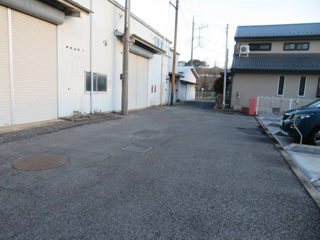 狭山市入間川３丁目の倉庫の駐車場