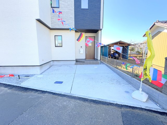 松戸市六実１丁目新築戸建【六実第二小学校：10分】の駐車場|駐車スペース・並列２台駐車可