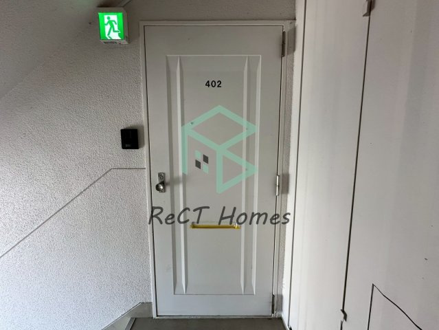 ONE LIGHTマンションの玄関