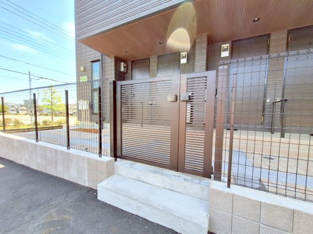 メゾンクレール日暮Ｓｏｕｔｈのエントランス|ゆとりのあるエントランスです