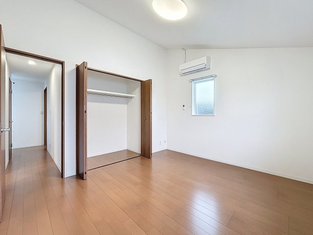 『帰りは電車で帰るよ』の洋室|大きいクローゼットがうれしい２階の洋室♪