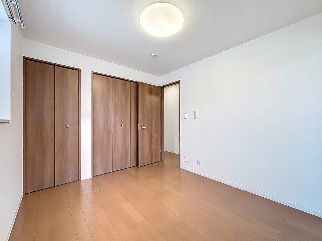 『帰りは電車で帰るよ』の洋室|収納が多いって魅力♡