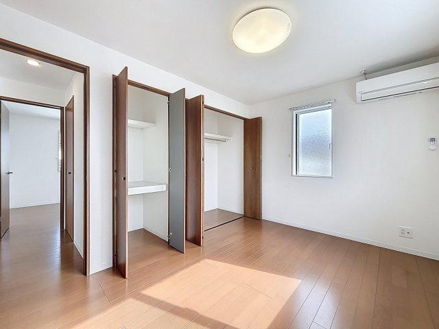 『帰りは電車で帰るよ』の洋室|
