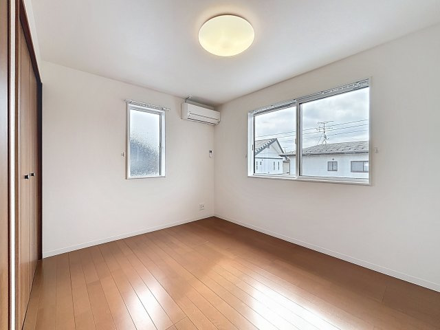 『帰りは電車で帰るよ』の洋室