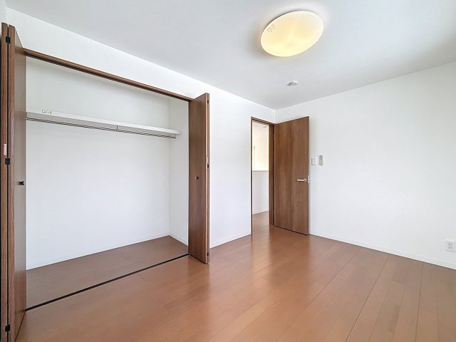 『帰りは電車で帰るよ』の洋室