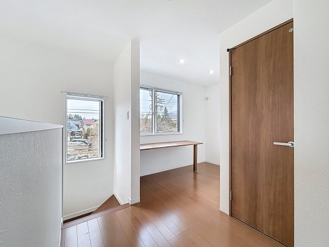 『帰りは電車で帰るよ』のその他|階段を上がってすぐのスペースに、小さなワークスペースも＾＾