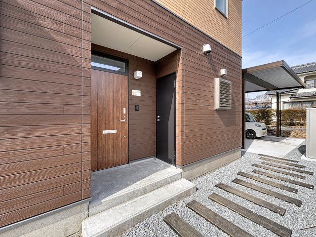 『帰りは電車で帰るよ』のエントランス|家の外回りもとっても綺麗ですね＾＾