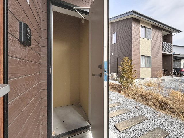 『帰りは電車で帰るよ』の収納|玄関外にある外物置は、雪かきやアウトドア用品など、
汚れものの収納に重宝します＾＾