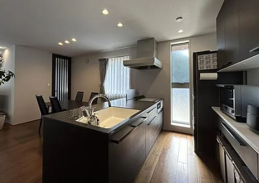 【中古】鶴ヶ島市新町4丁目築浅中古住宅の居間・リビング|21帖の大変広々したLDKです！