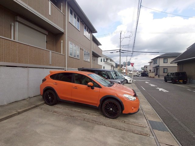 ブラウンコートの駐車場